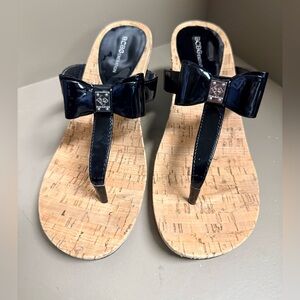 BCBG Michelle Black Patent Bow Cork Thong Sandals cork Wedges EUC
